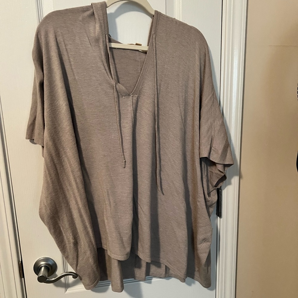 Gray hooded poncho. Size S/M